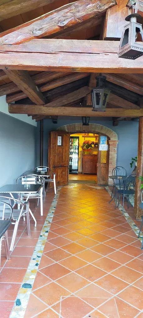 Il vialetto d'ingresso sotto il portico